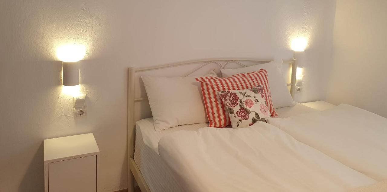 Babis & Popi Rooms And Studios Frangocastelo Ngoại thất bức ảnh