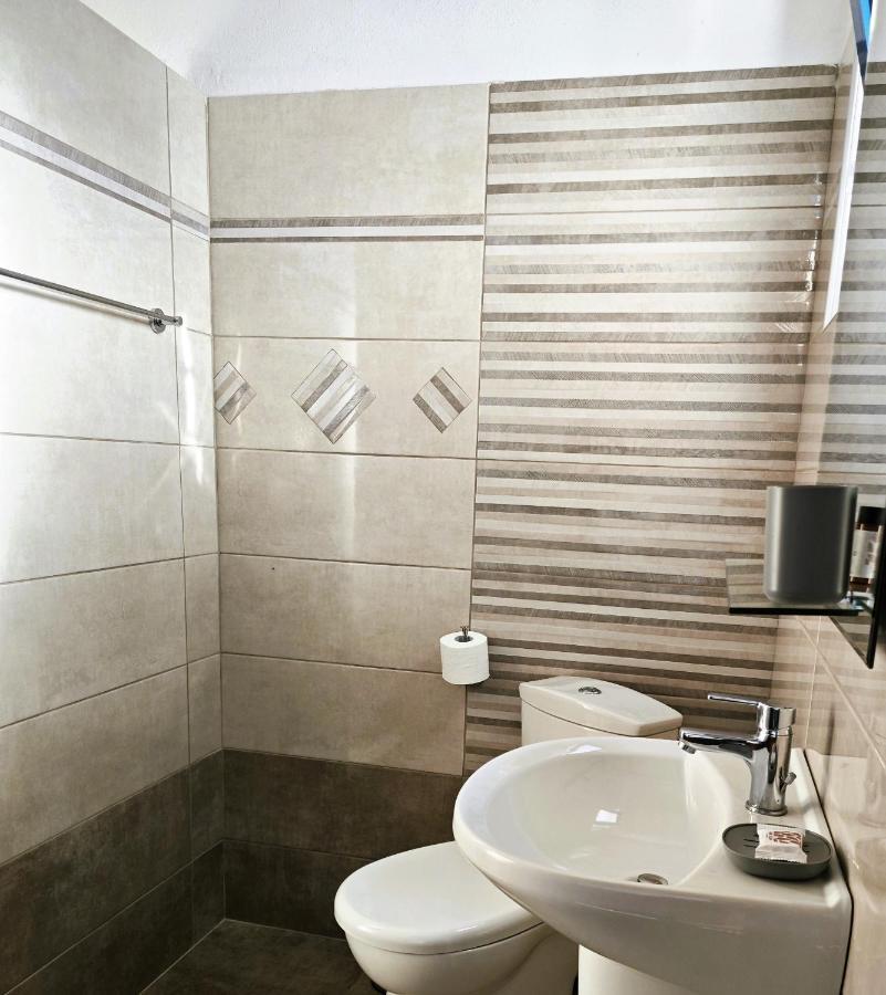 Babis & Popi Rooms And Studios Frangocastelo Ngoại thất bức ảnh
