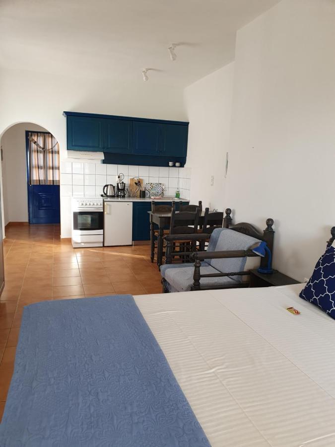 Babis & Popi Rooms And Studios Frangocastelo Ngoại thất bức ảnh