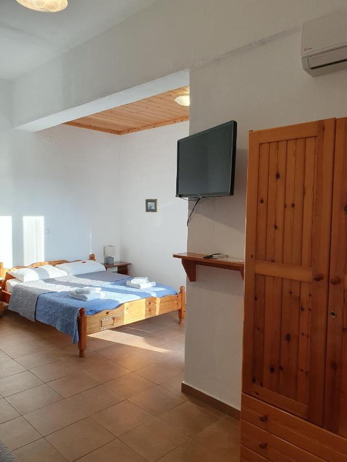 Babis & Popi Rooms And Studios Frangocastelo Ngoại thất bức ảnh