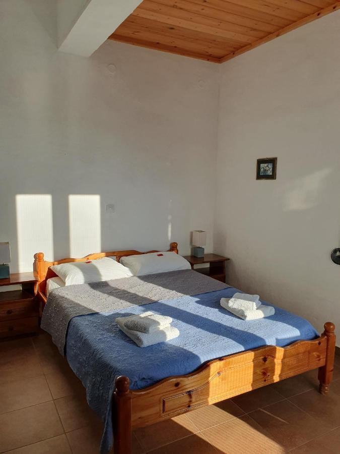 Babis & Popi Rooms And Studios Frangocastelo Ngoại thất bức ảnh