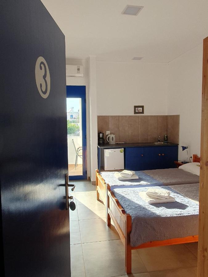 Babis & Popi Rooms And Studios Frangocastelo Ngoại thất bức ảnh