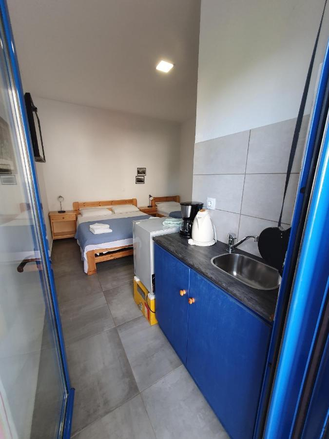 Babis & Popi Rooms And Studios Frangocastelo Ngoại thất bức ảnh
