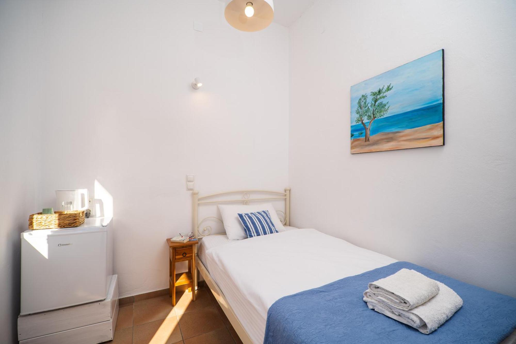 Babis & Popi Rooms And Studios Frangocastelo Ngoại thất bức ảnh