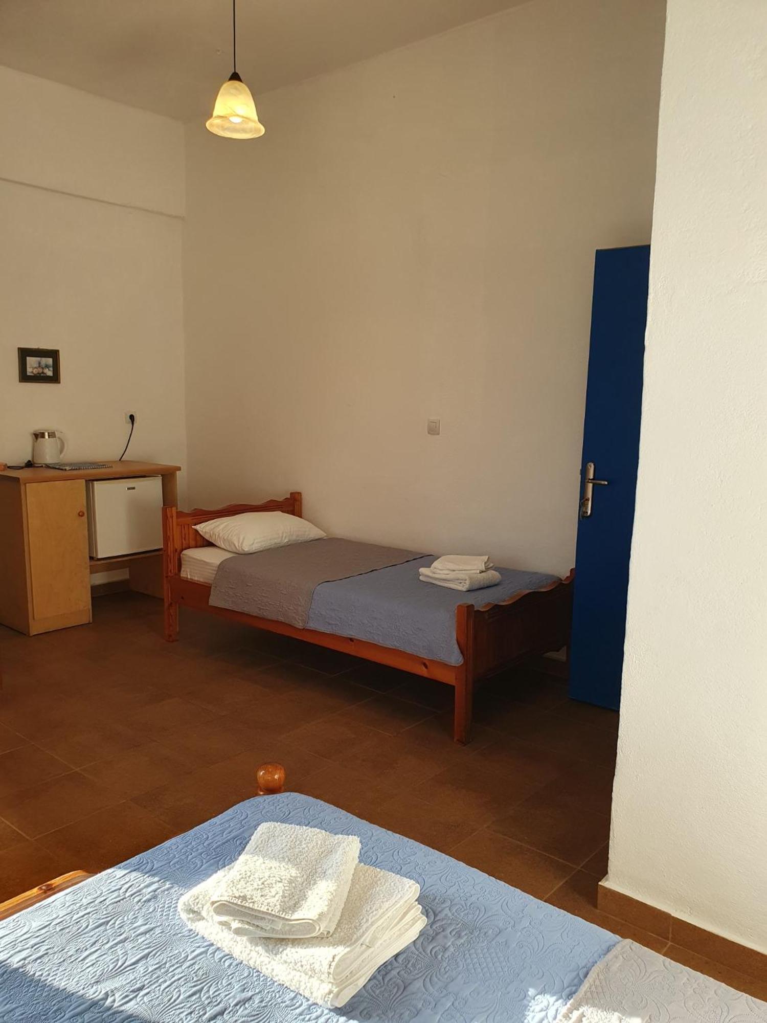 Babis & Popi Rooms And Studios Frangocastelo Phòng bức ảnh