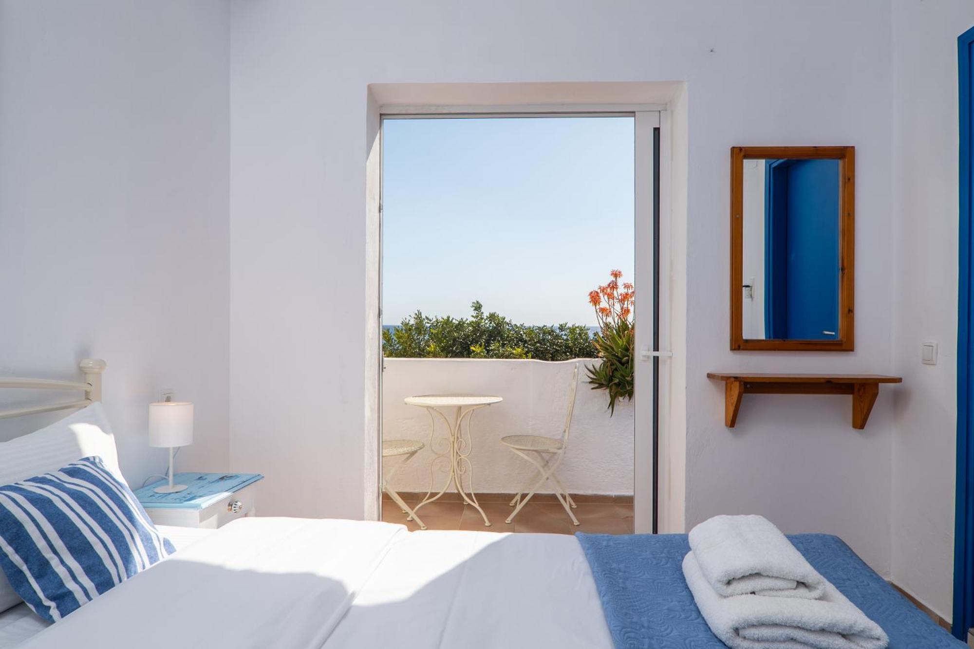 Babis & Popi Rooms And Studios Frangocastelo Ngoại thất bức ảnh