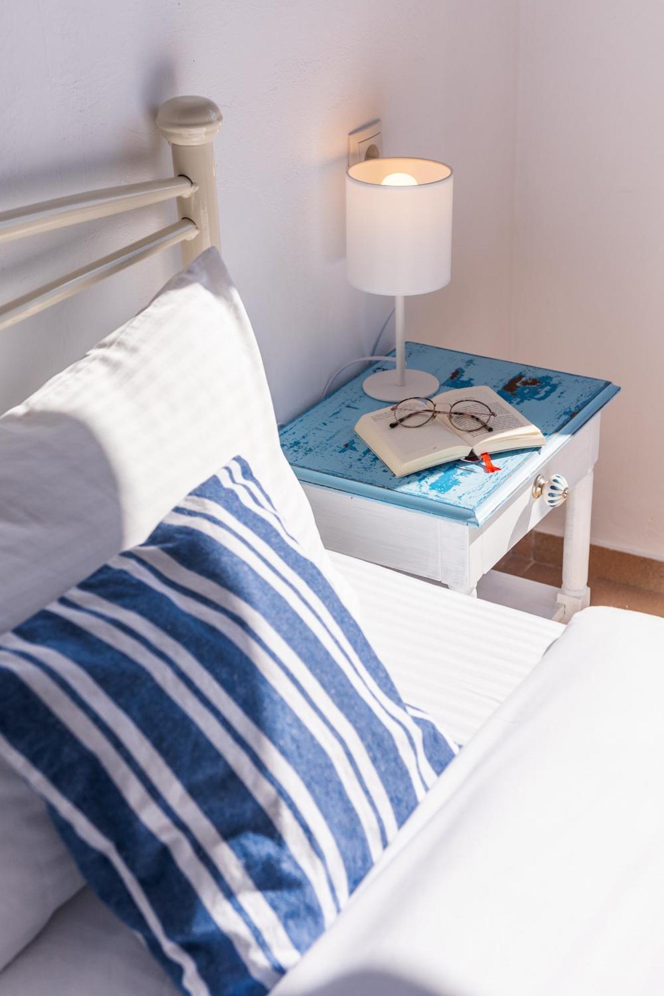 Babis & Popi Rooms And Studios Frangocastelo Ngoại thất bức ảnh