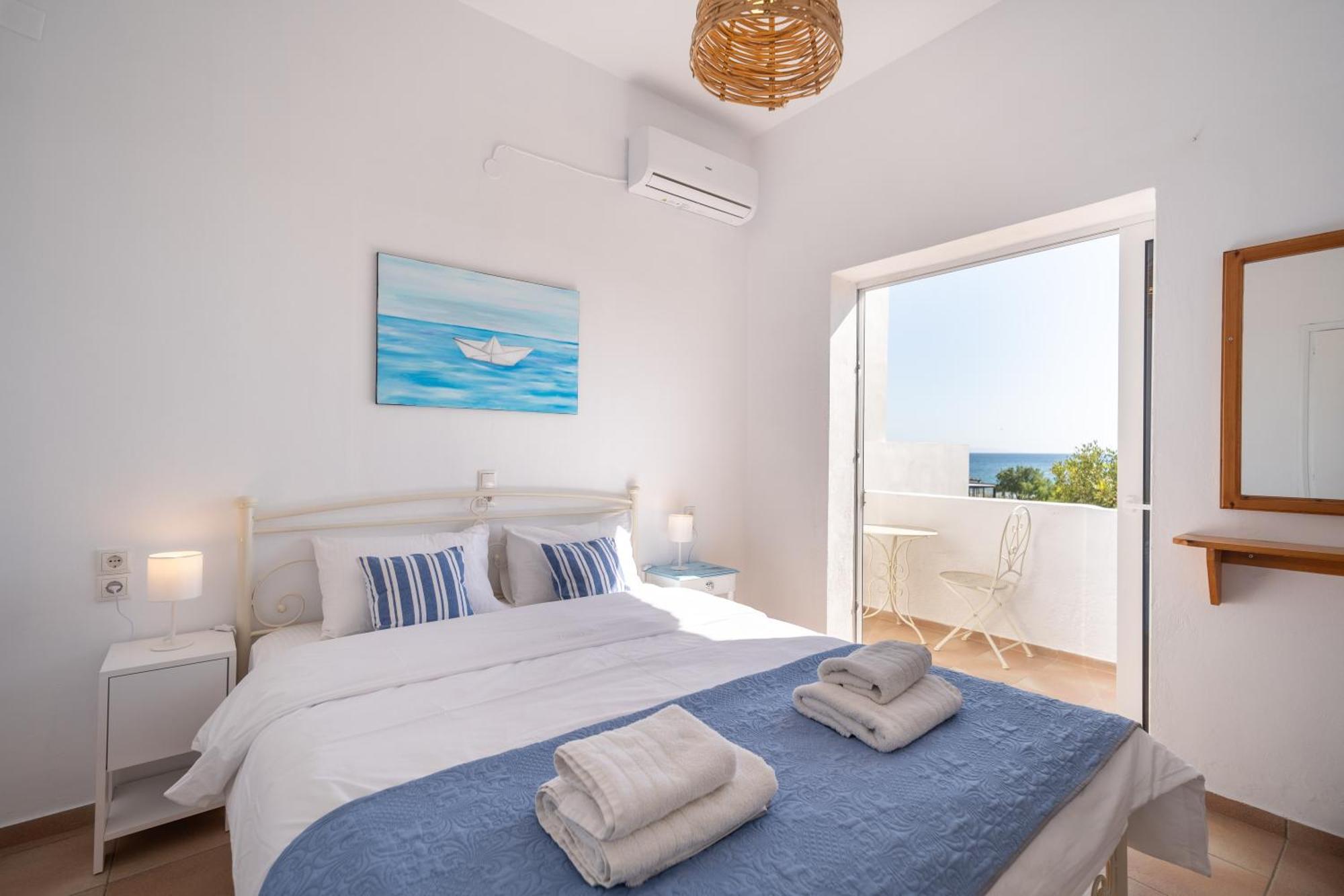 Babis & Popi Rooms And Studios Frangocastelo Ngoại thất bức ảnh